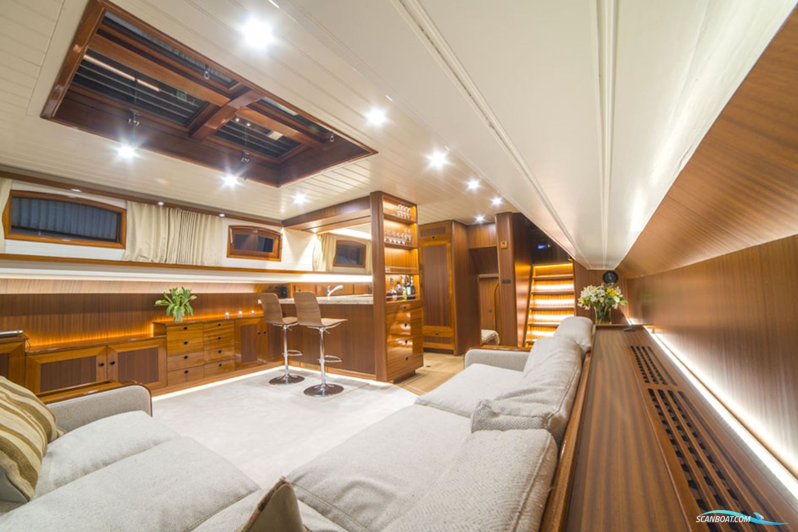 Luxe Motor Cruise 19.75