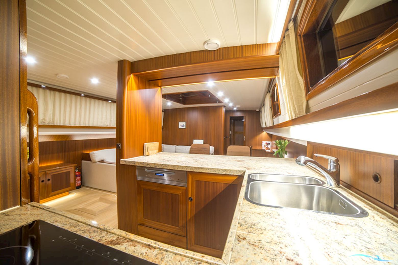 Luxe Motor Cruise 19.75