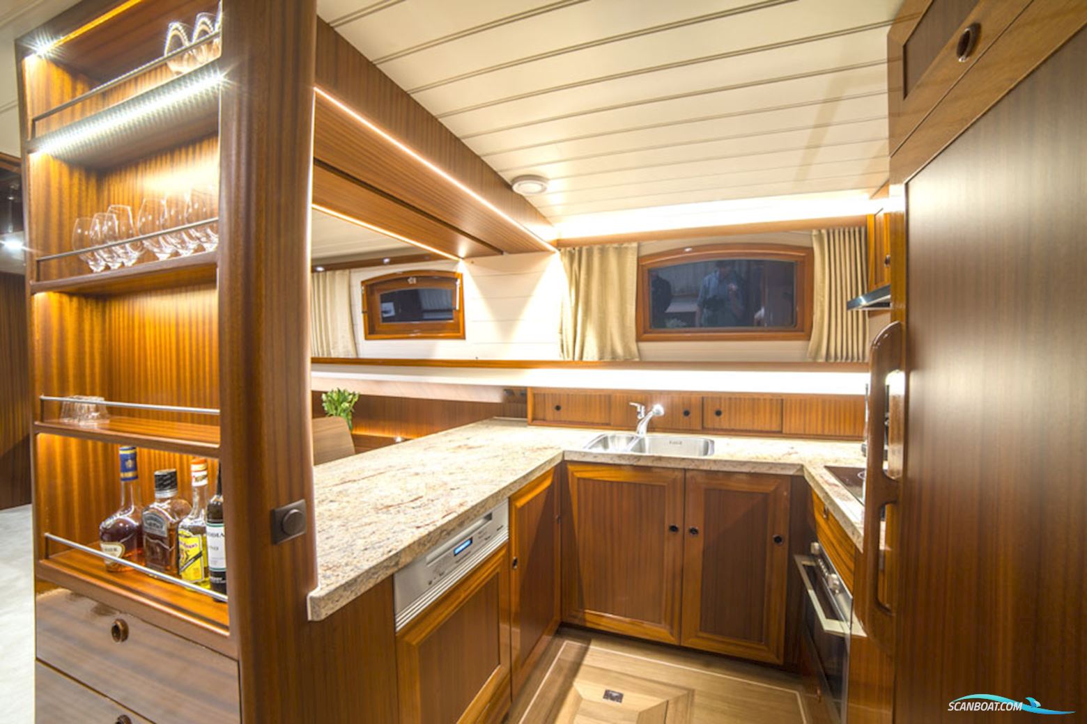 Luxe Motor Cruise 19.75