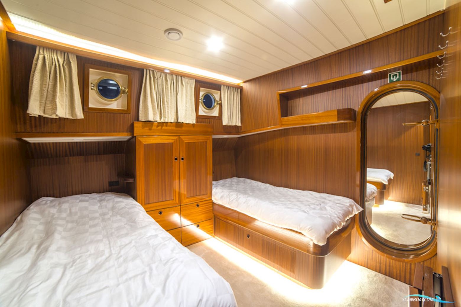 Luxe Motor Cruise 19.75