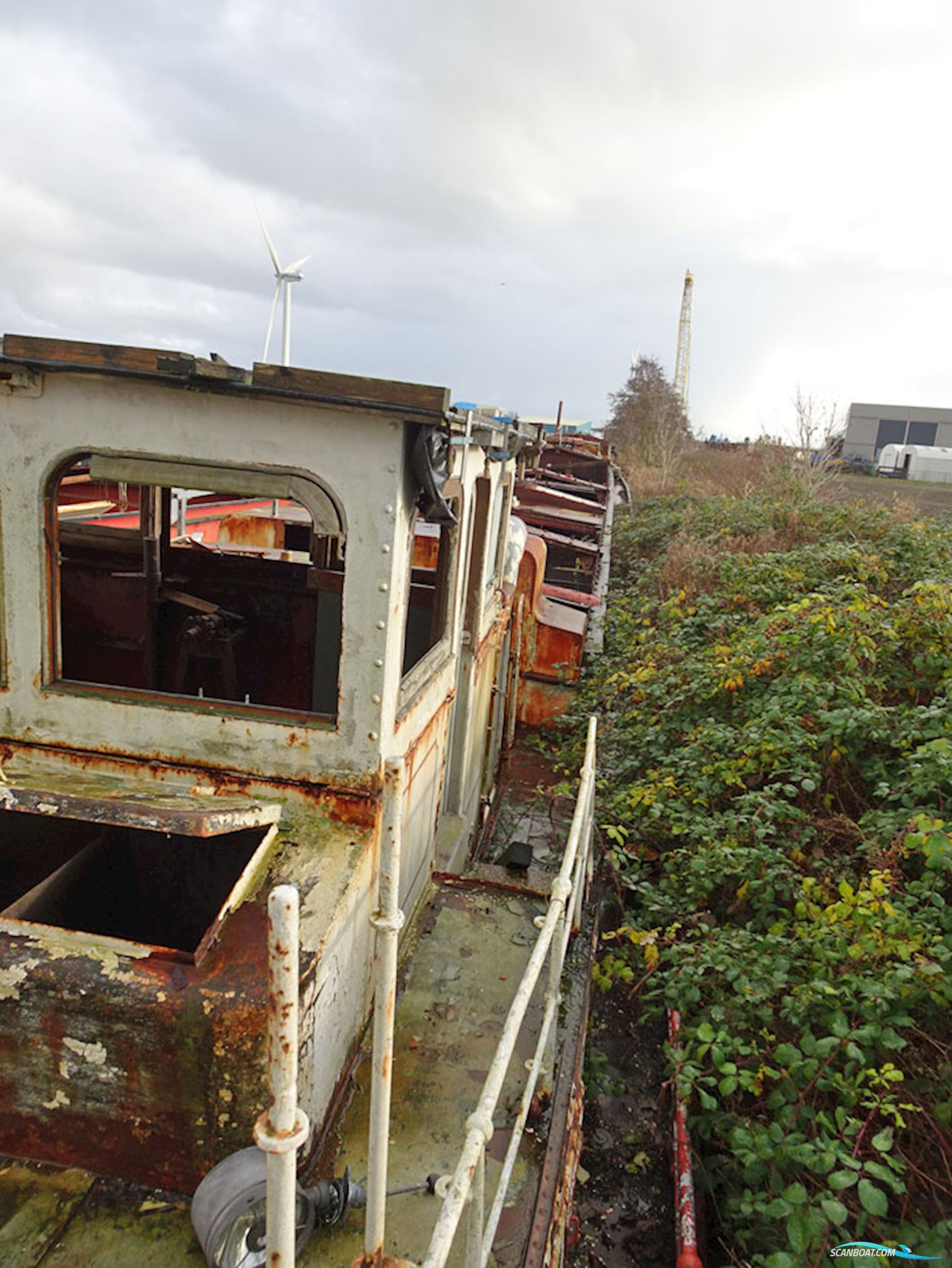 Luxe Motor Elizabeth III 42.46 casco