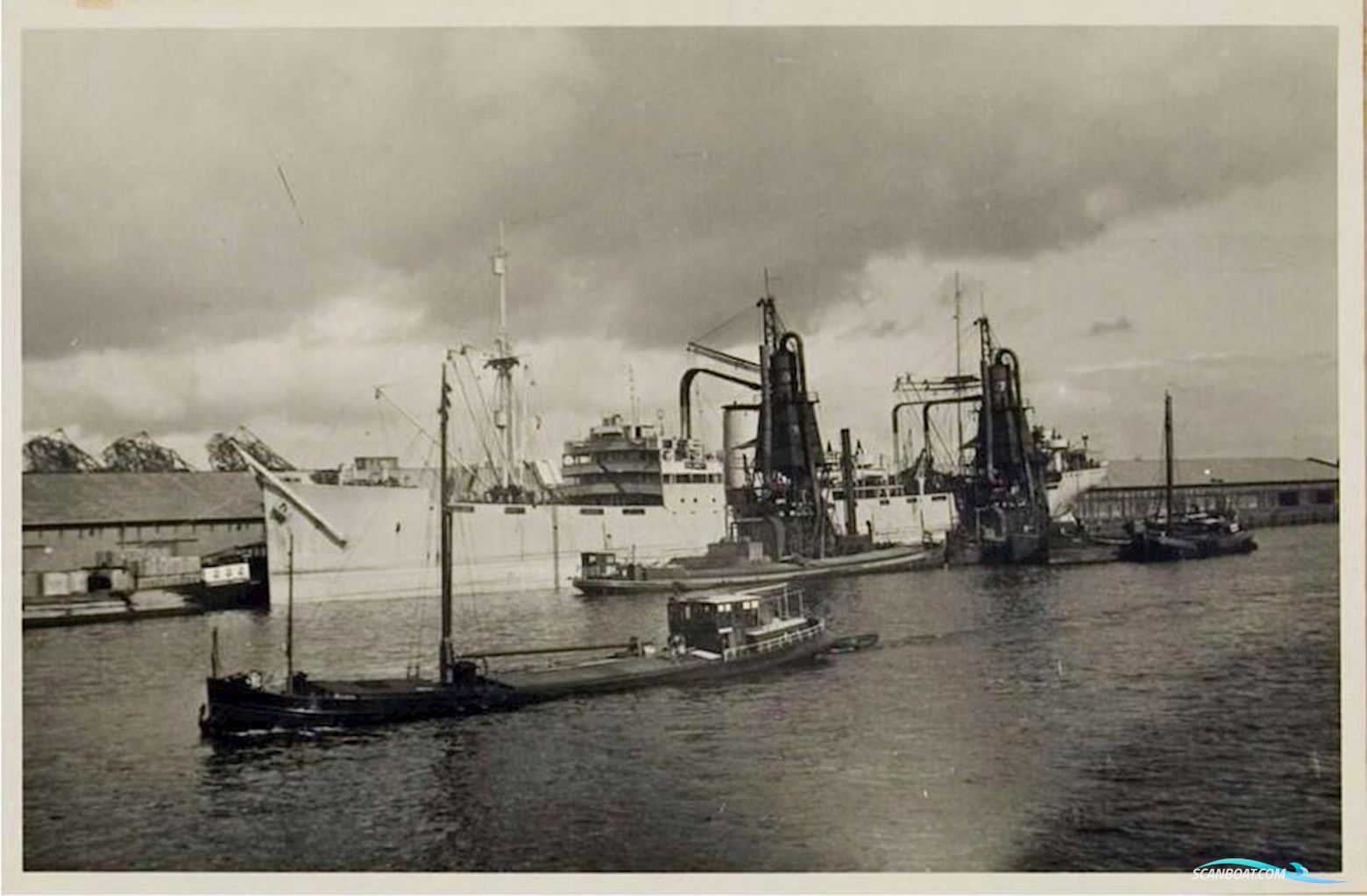 Luxe Motor Elizabeth III 42.46 casco