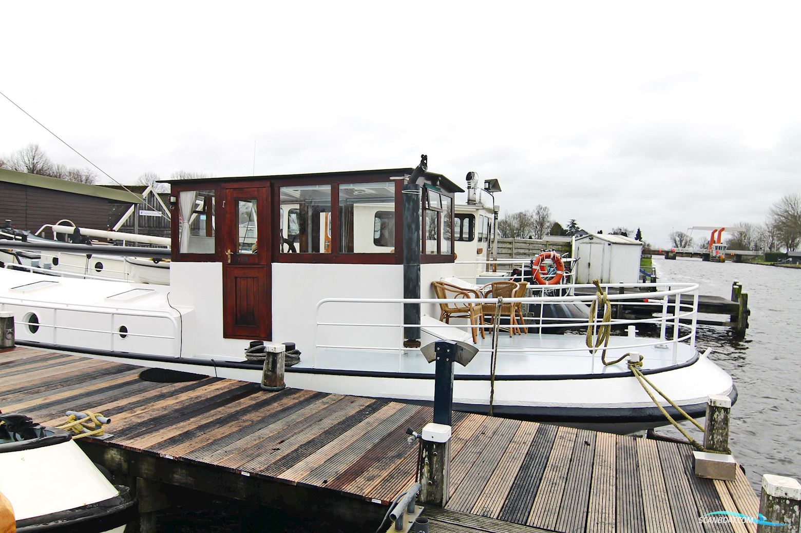 Luxe-Motor Live Aboard