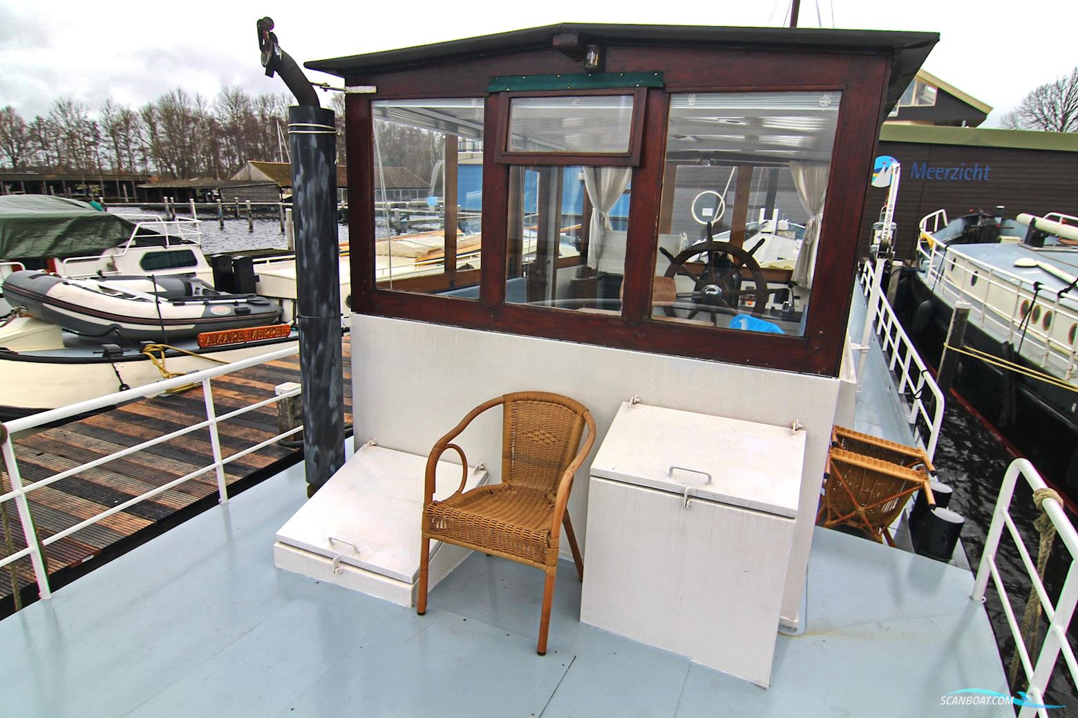 Luxe-Motor Live Aboard