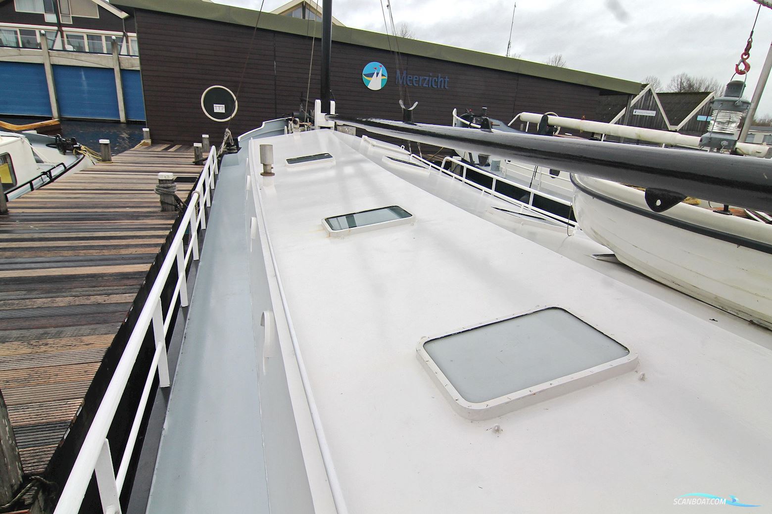 Luxe-Motor Live Aboard