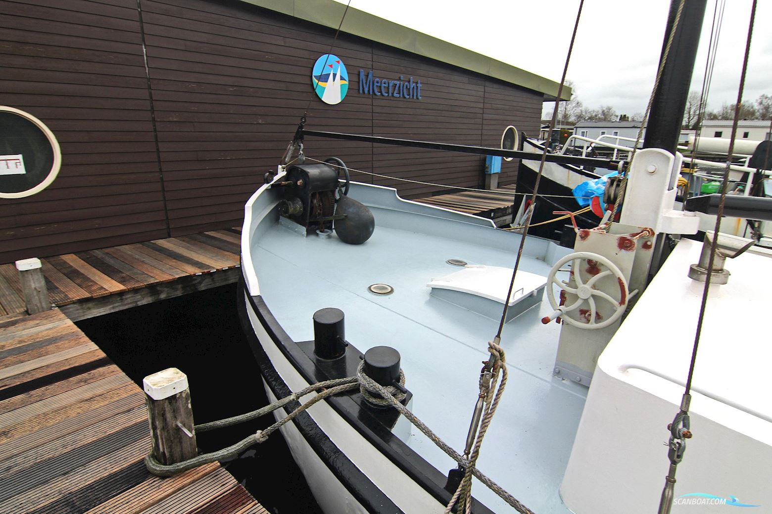 Luxe-Motor Live Aboard