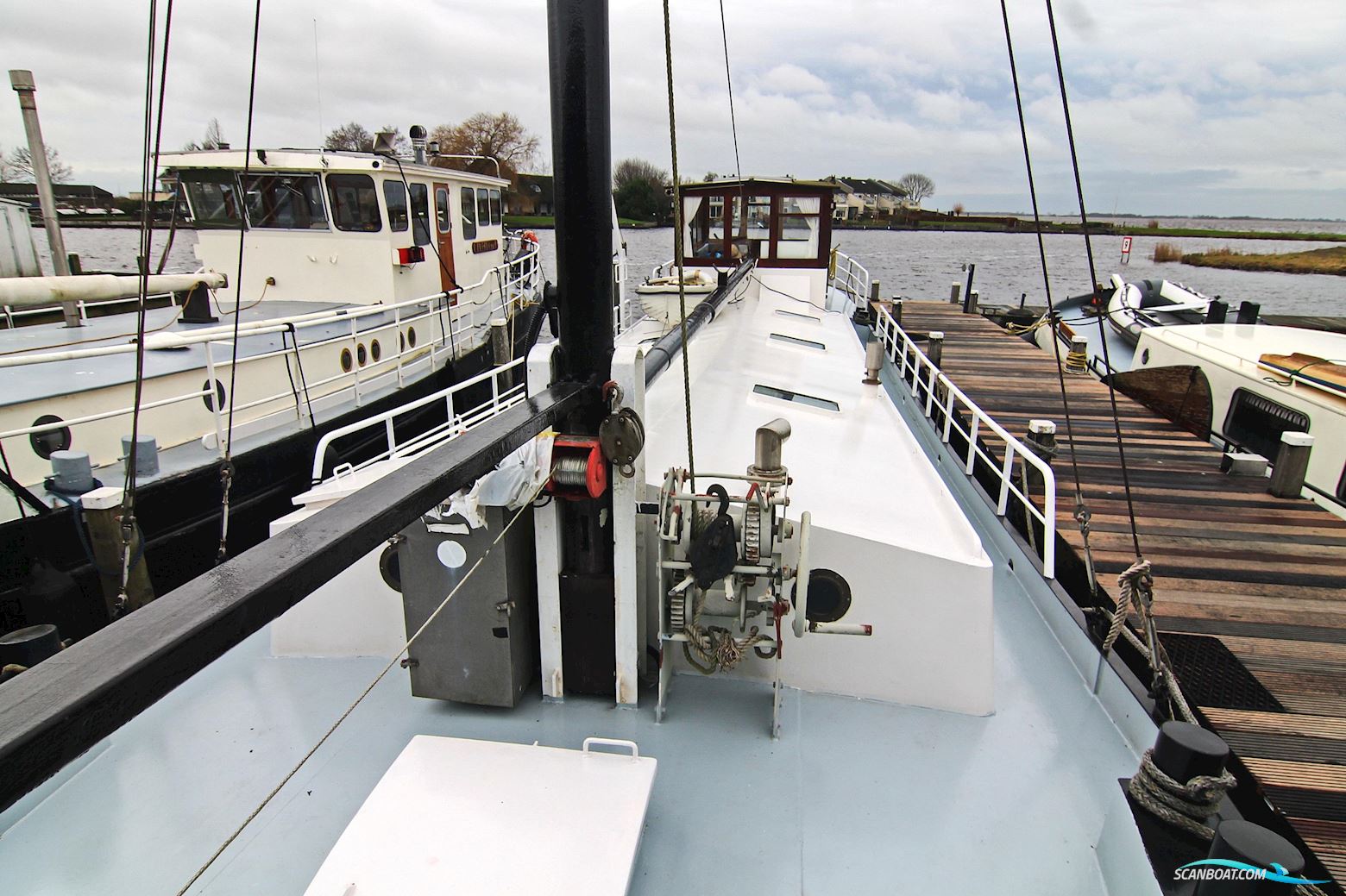 Luxe-Motor Live Aboard