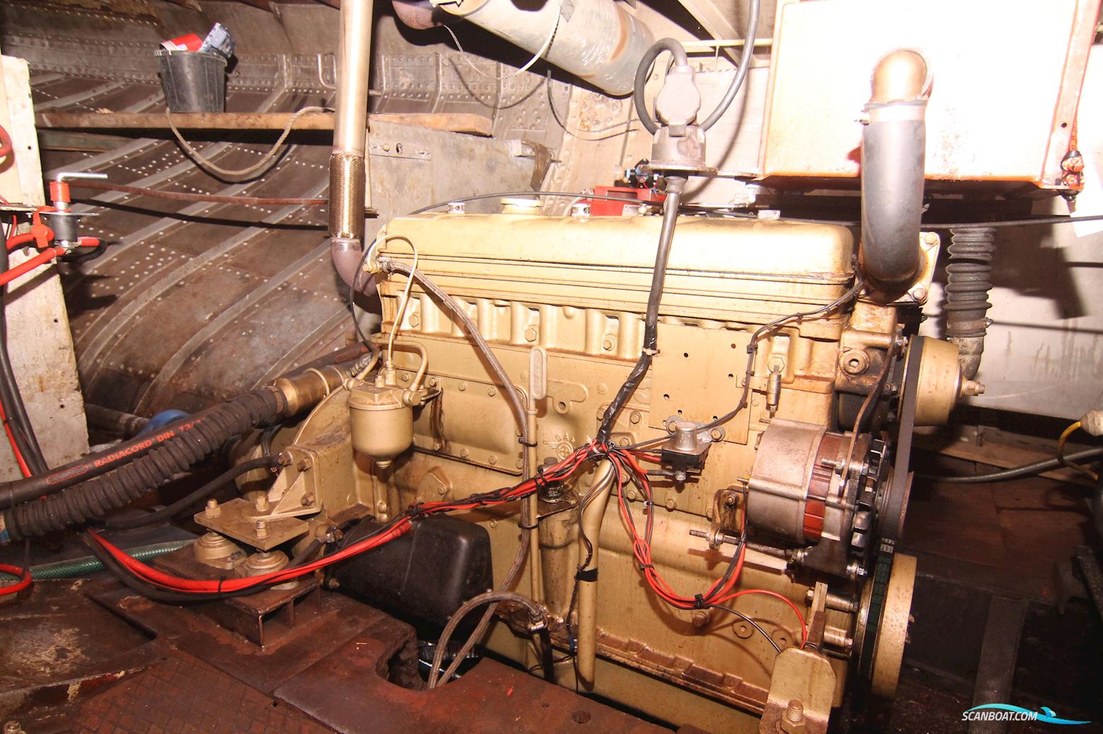 Luxe-Motor Live Aboard