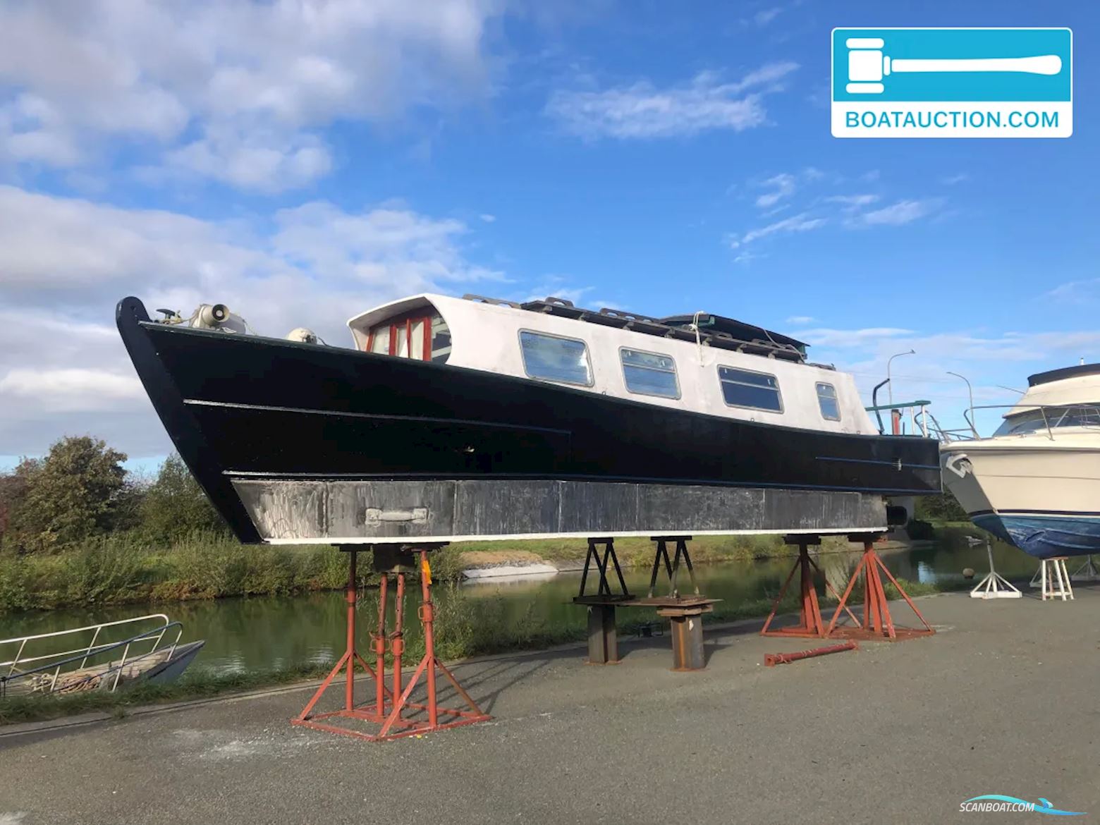 Narrowboat 1000 Live a board / Riverboat 1970, with Lister Part engine, France