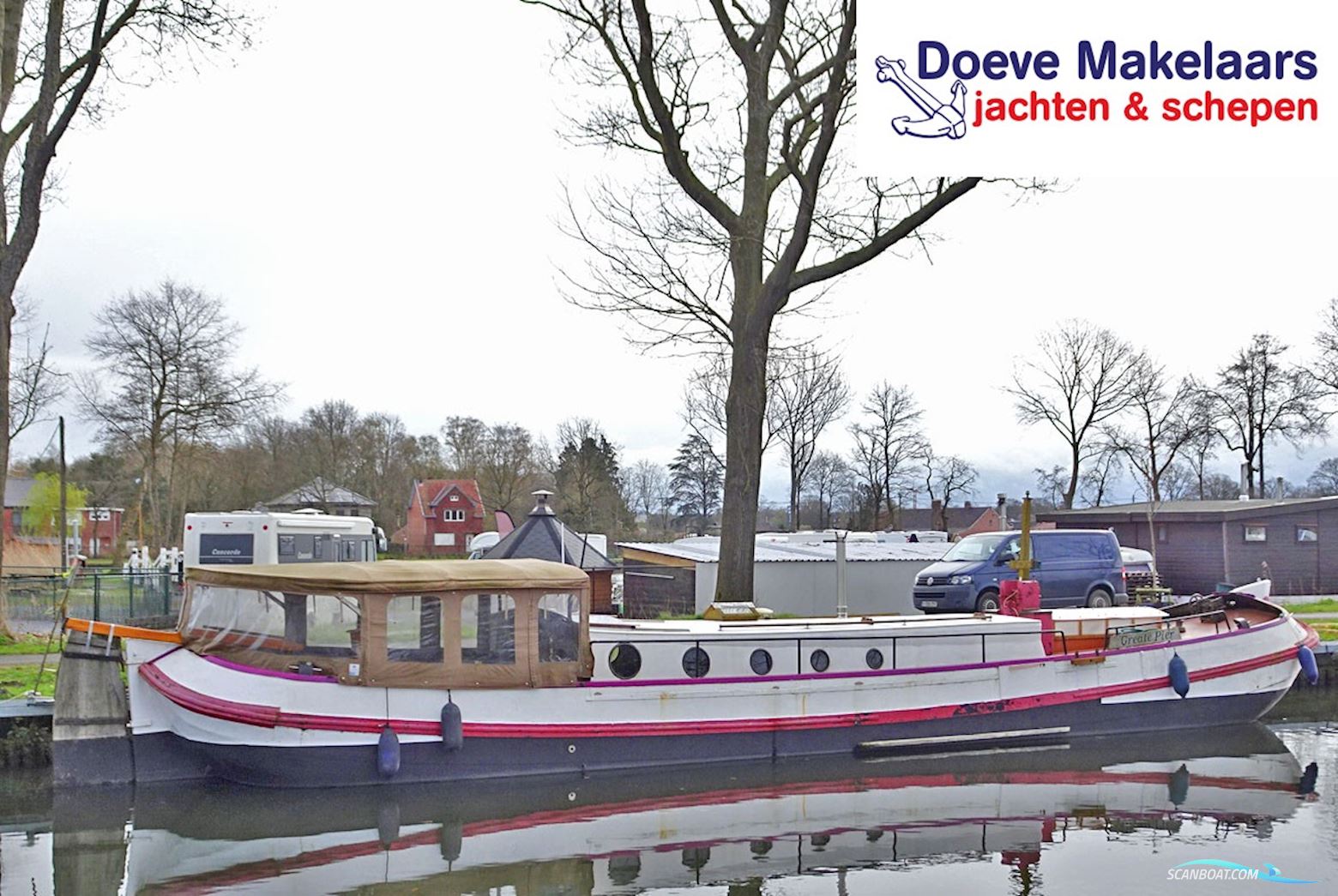 Skutsje 17.08 Live a board / Riverboat 1906, with Thornycroft engine, The Netherlands