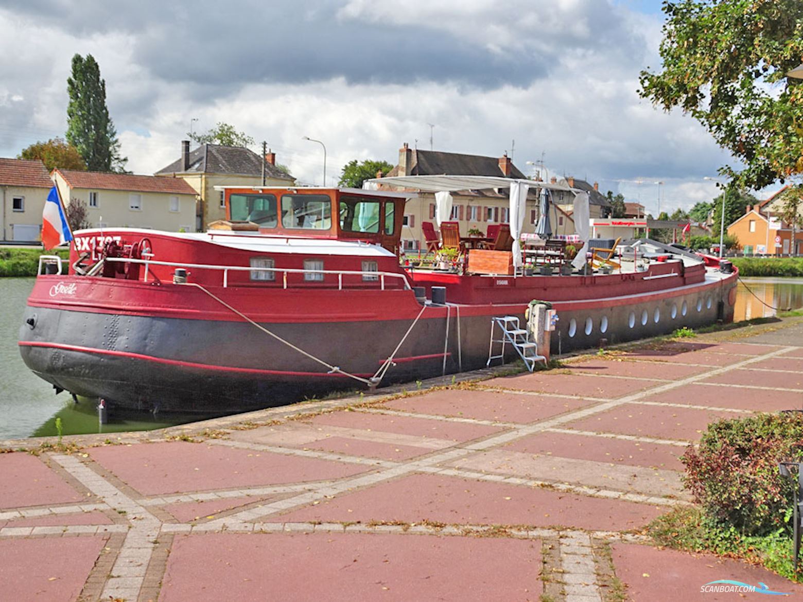 Spits Varend Woonschip 30.53 met UBC