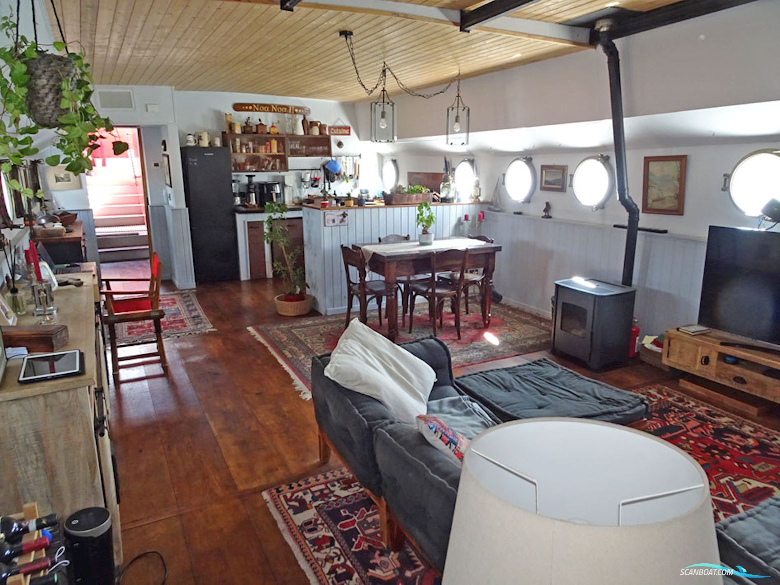 Spits Varend Woonschip 30.53 met UBC