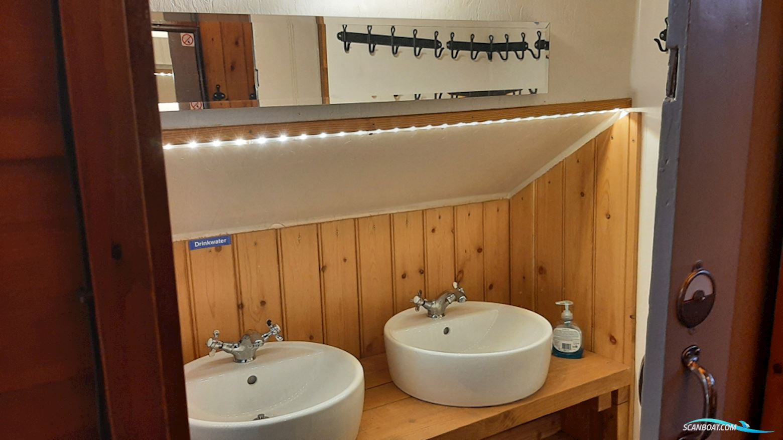 Tjalk Woon-Charter Tjalk