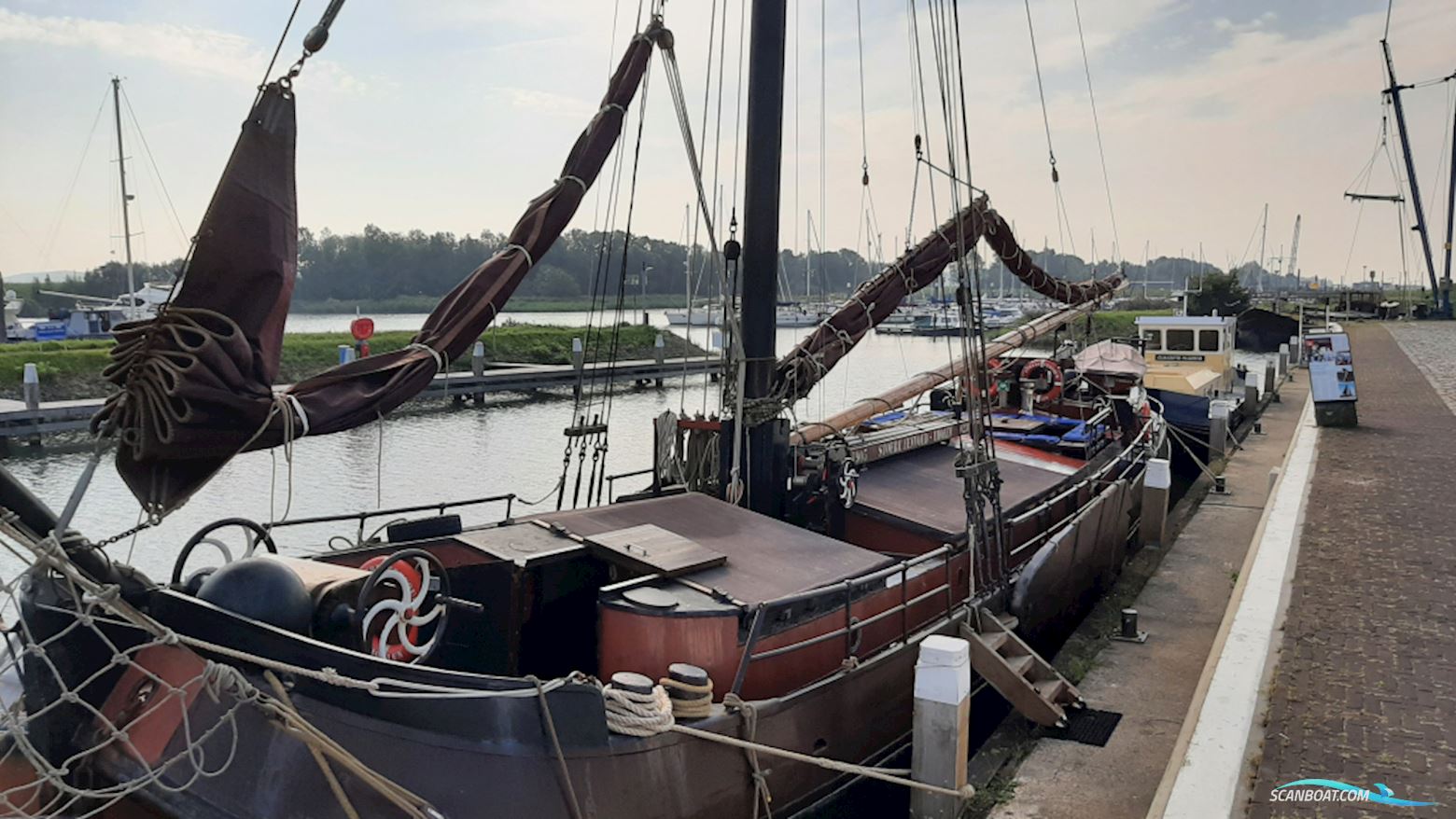 Tjalk Woonschip ex Charter