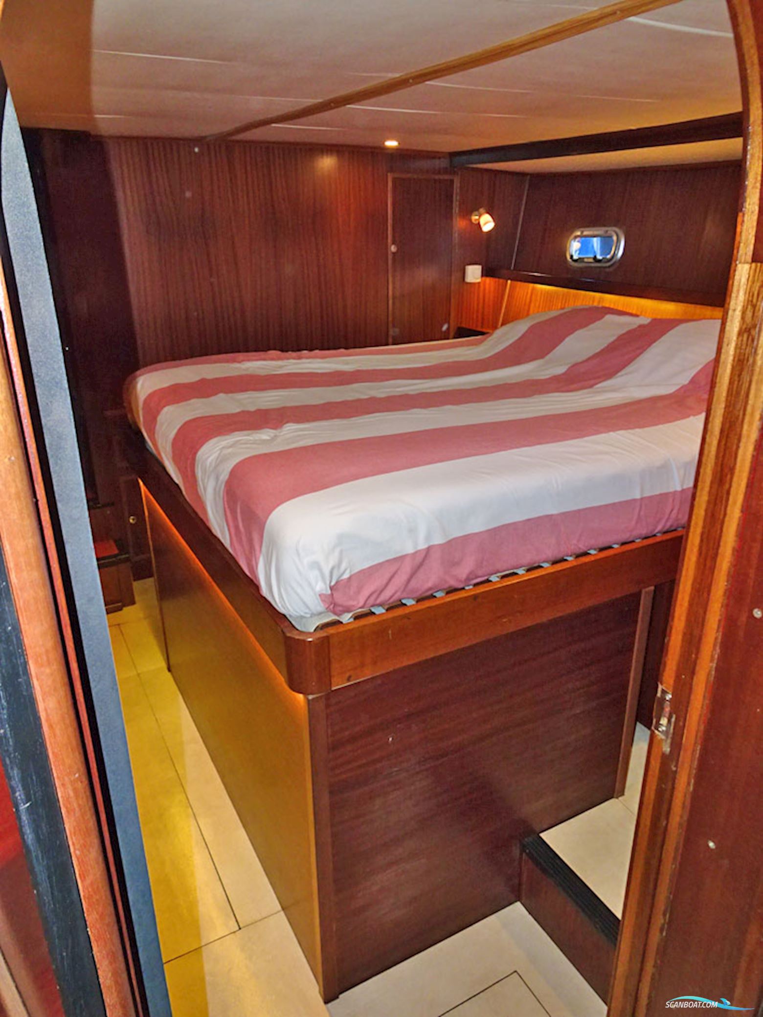 Trawlerjacht 48, Zeegaand