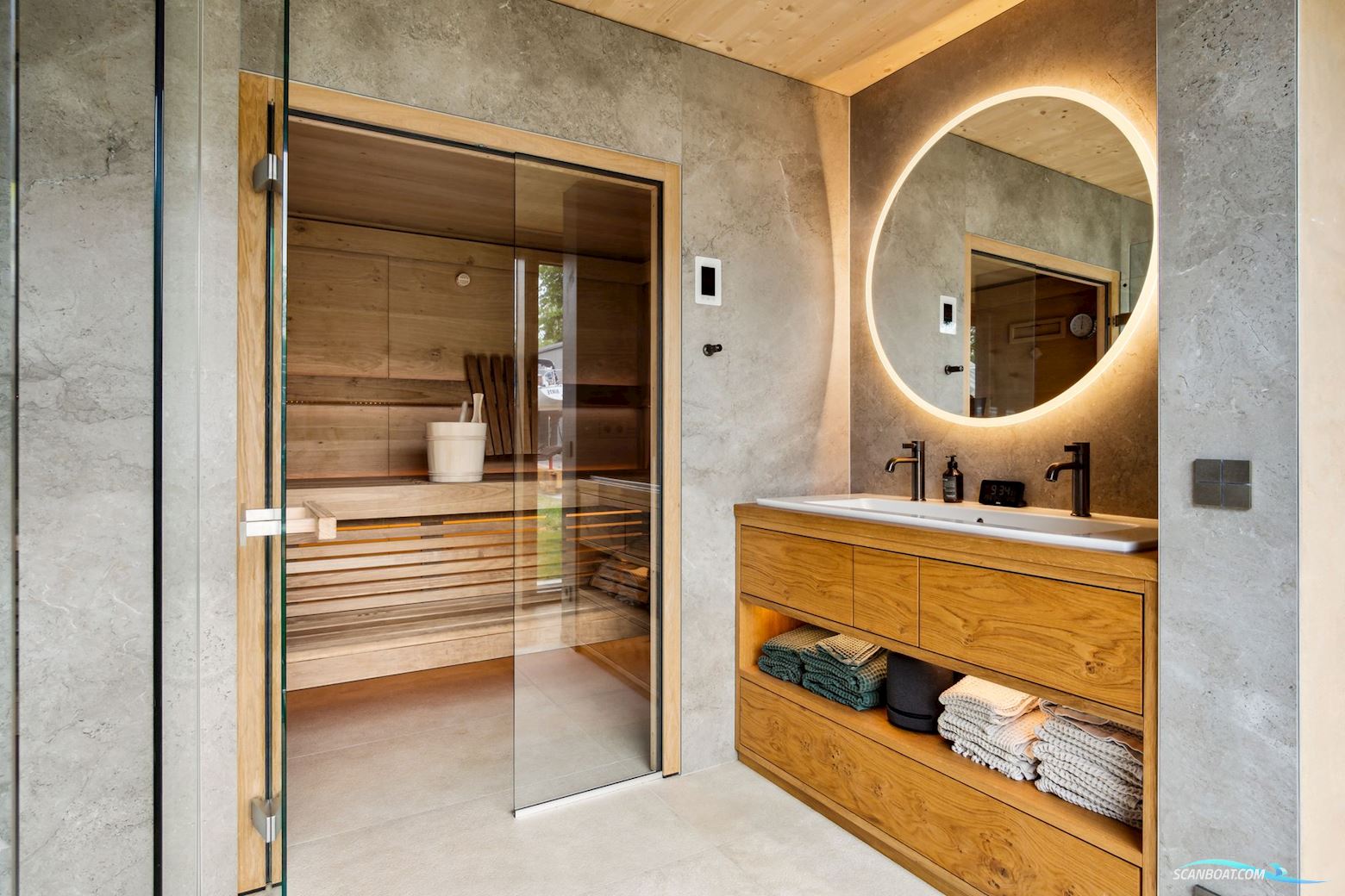 Waterloft "Ohana" - Eksklusiv sejlende husbåd / Wohnschiff (2022)