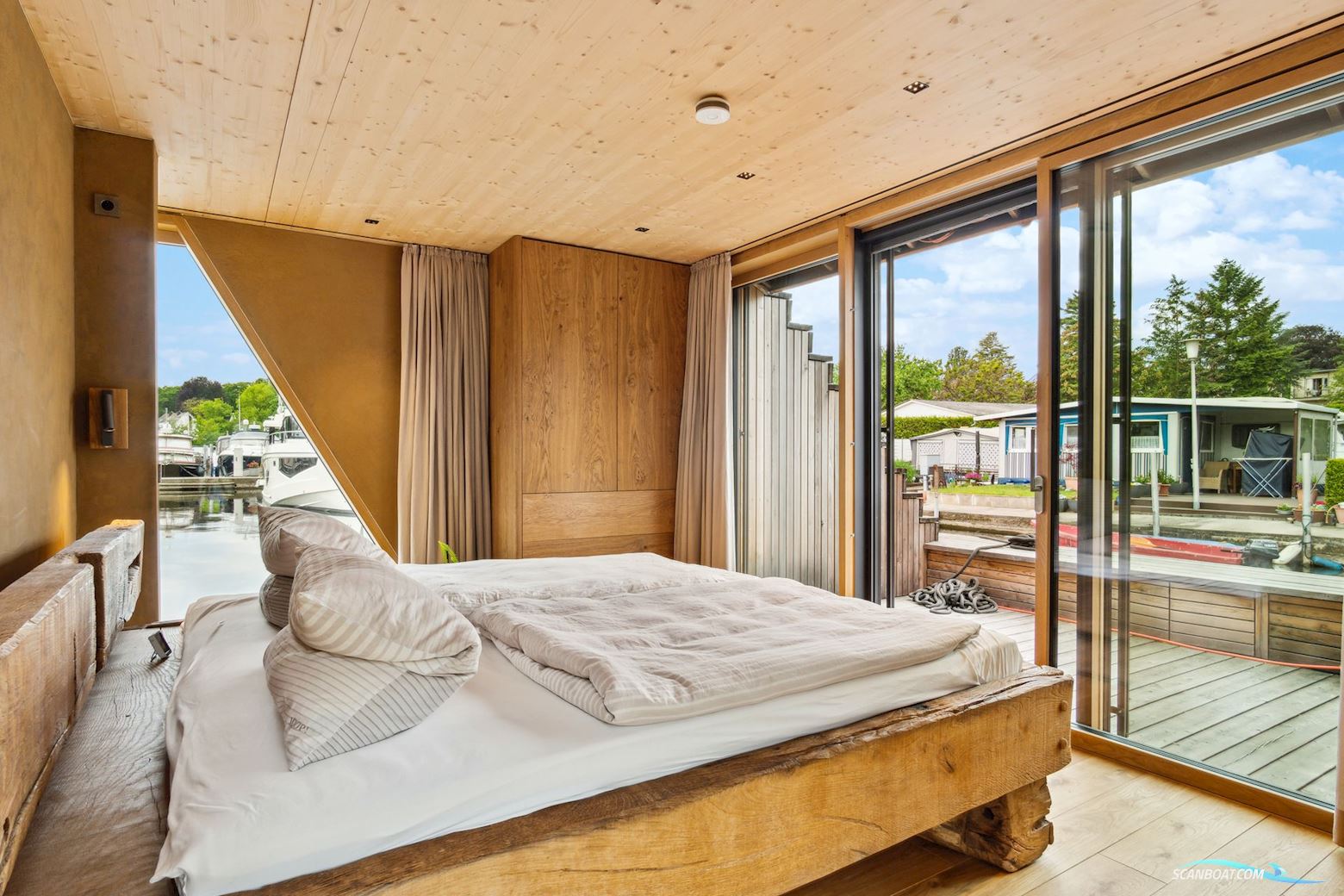 Waterloft "Ohana" - Eksklusiv sejlende husbåd / Wohnschiff (2022)