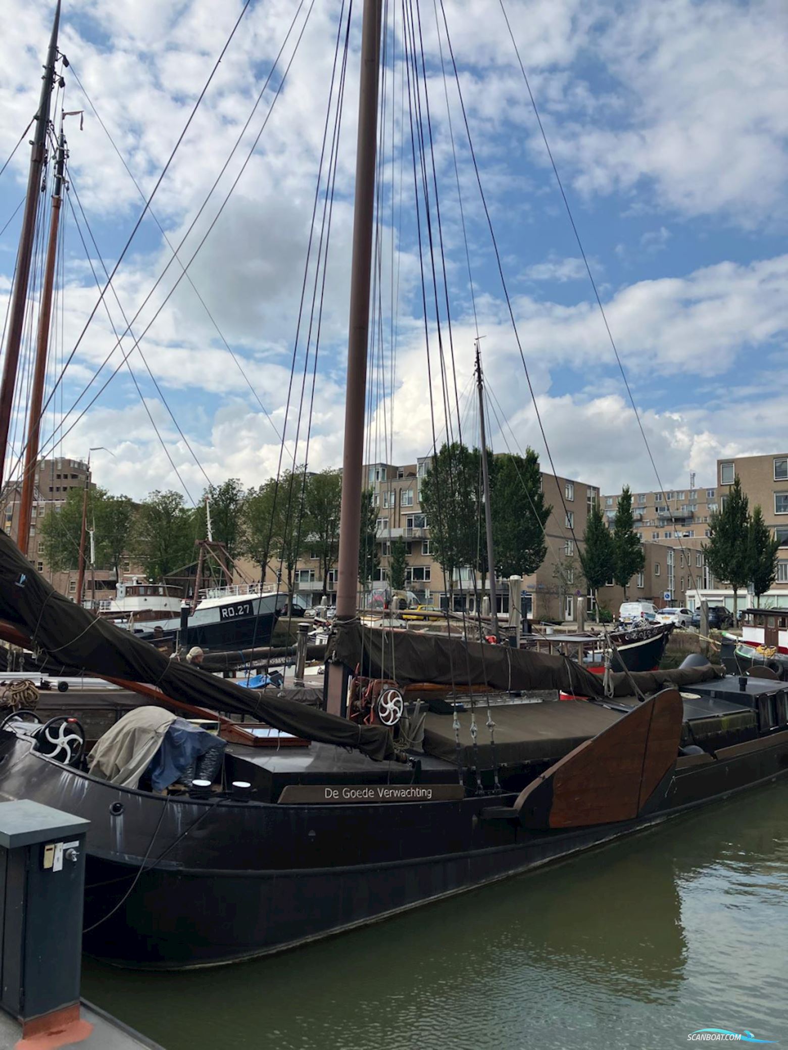 Zeilend Woonschip Woonschip Met Vaste Ligplaats