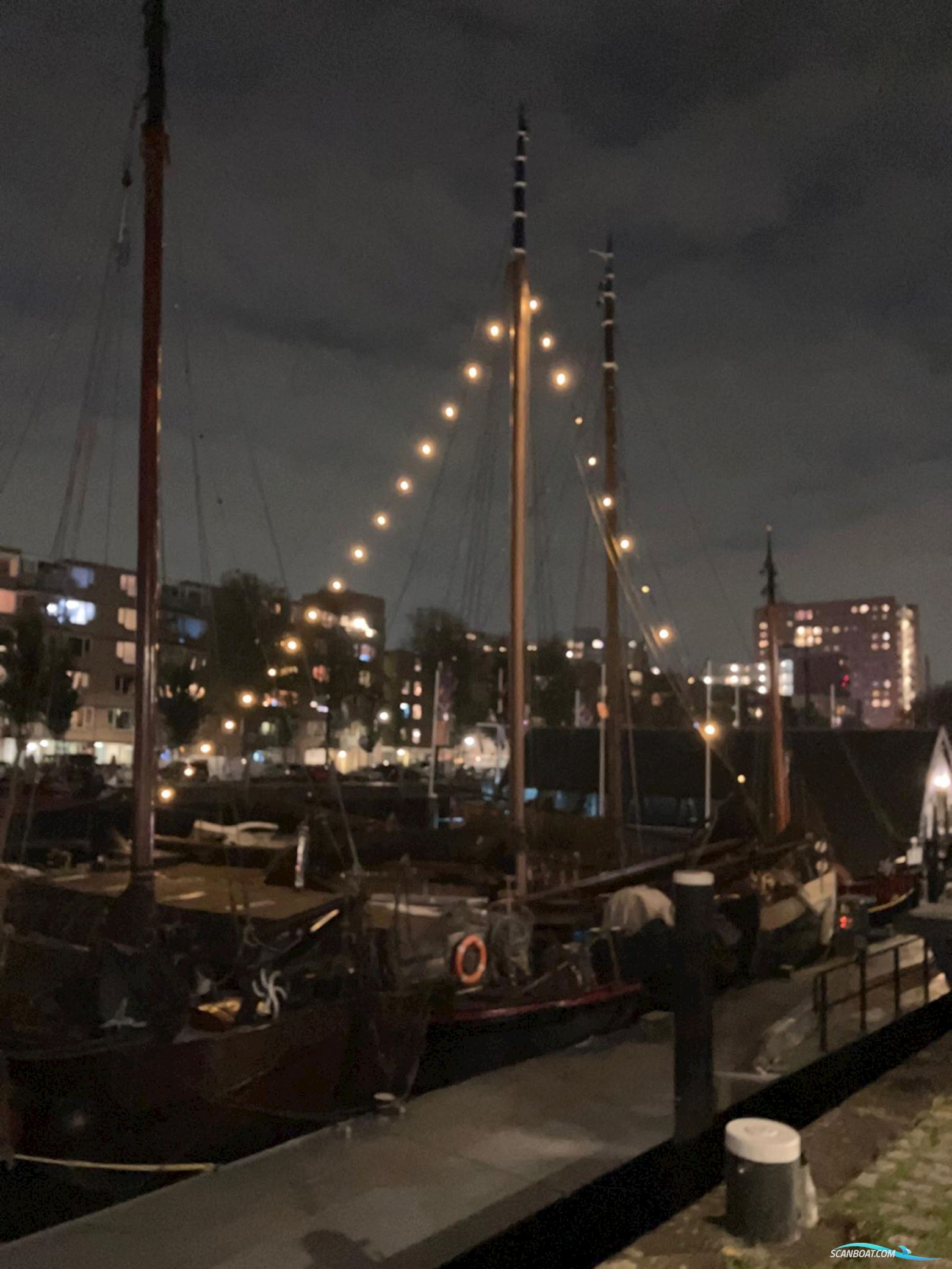 Zeilend Woonschip Woonschip Met Vaste Ligplaats