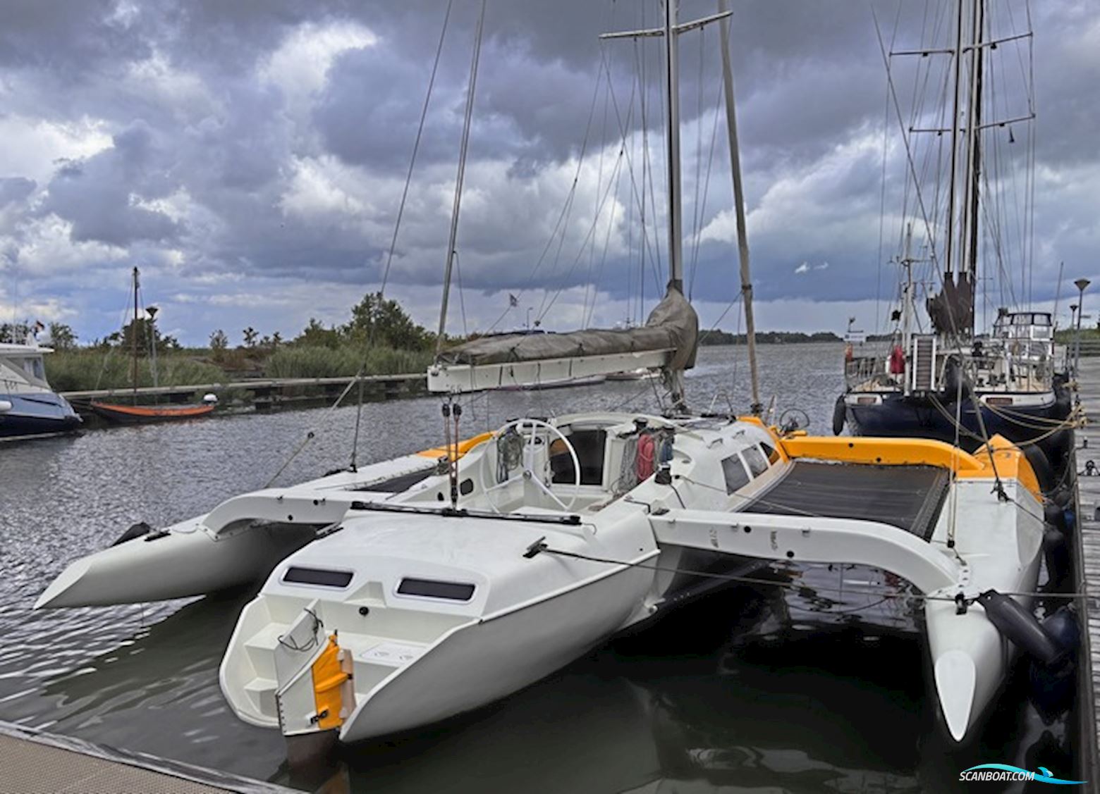 Amateur Farrier F-39 Trimaran