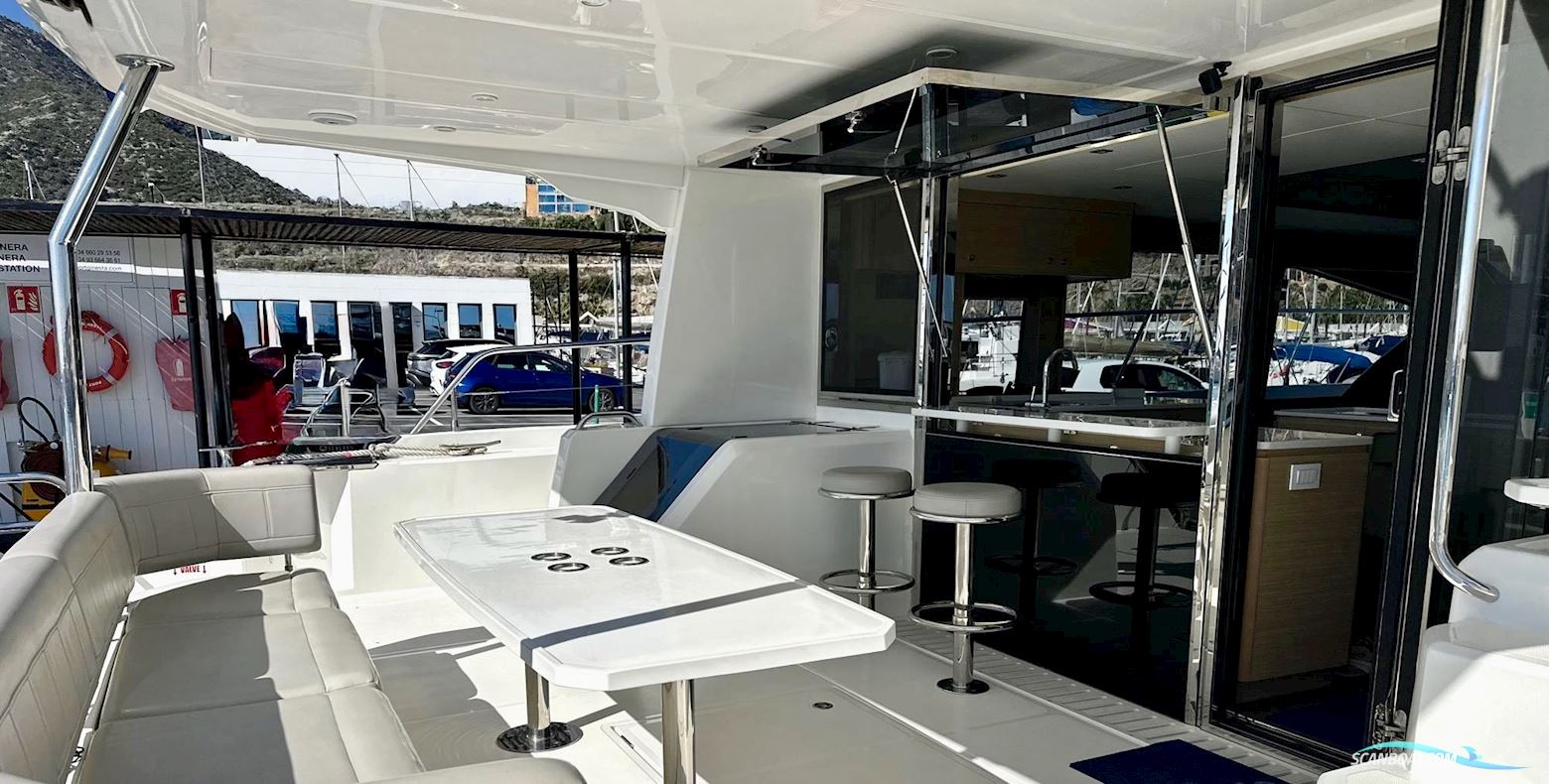 Aquila 54 Yacht