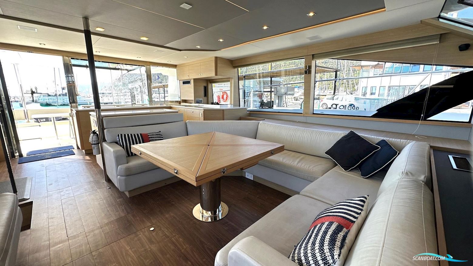 Aquila 54 Yacht