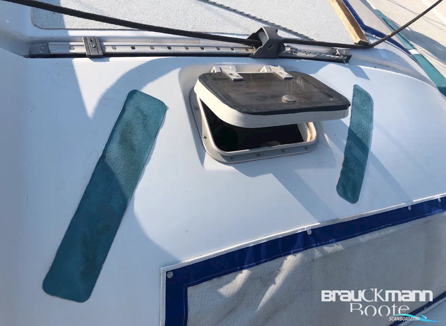 Beneteau Blue 2