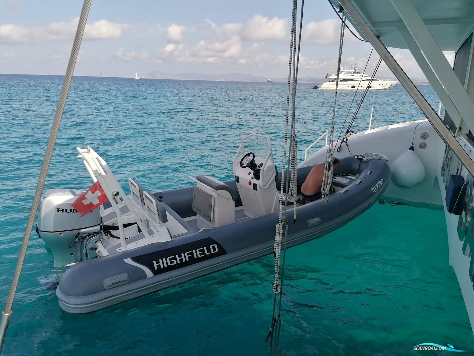 Custom 22m Catamaran