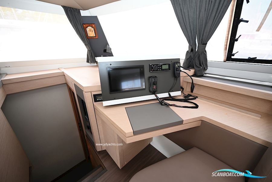 Fountaine Pajot Astrea 42