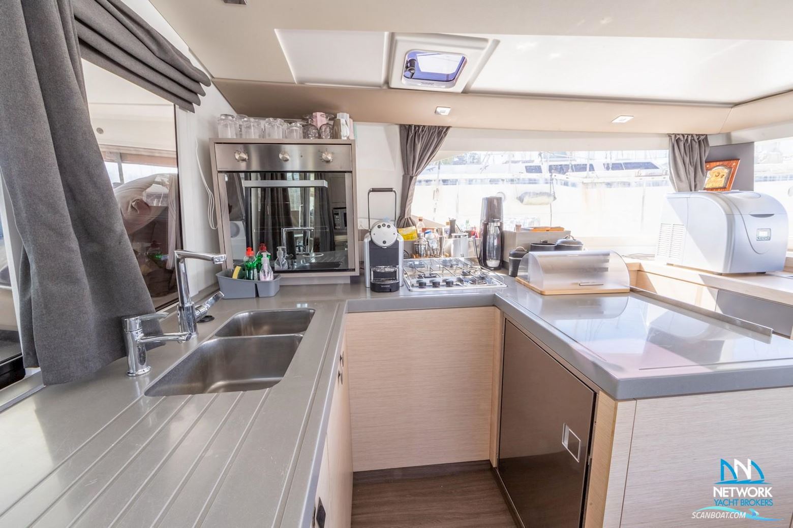 Fountaine Pajot Astrea 42