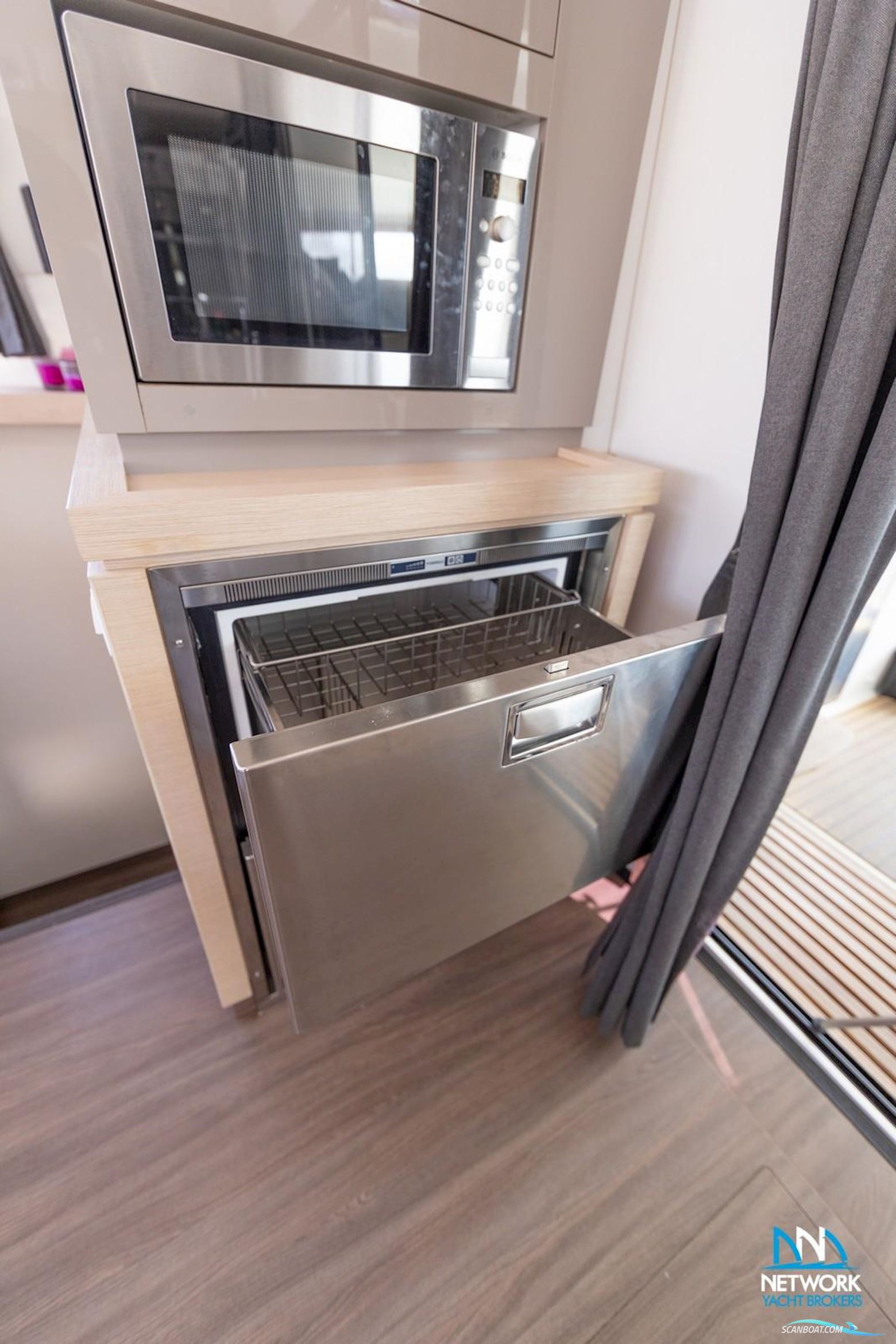 Fountaine Pajot Astrea 42