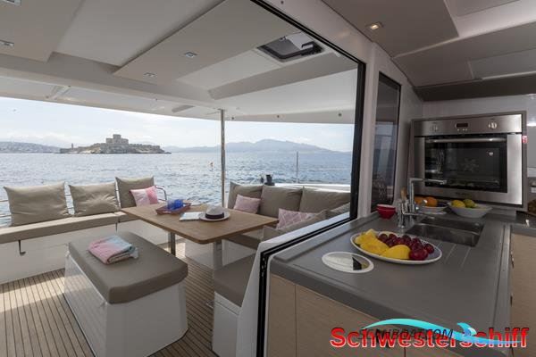 Fountaine Pajot Astrea 42