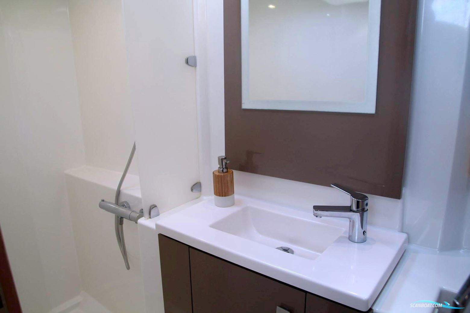 Fountaine Pajot Lucia 40