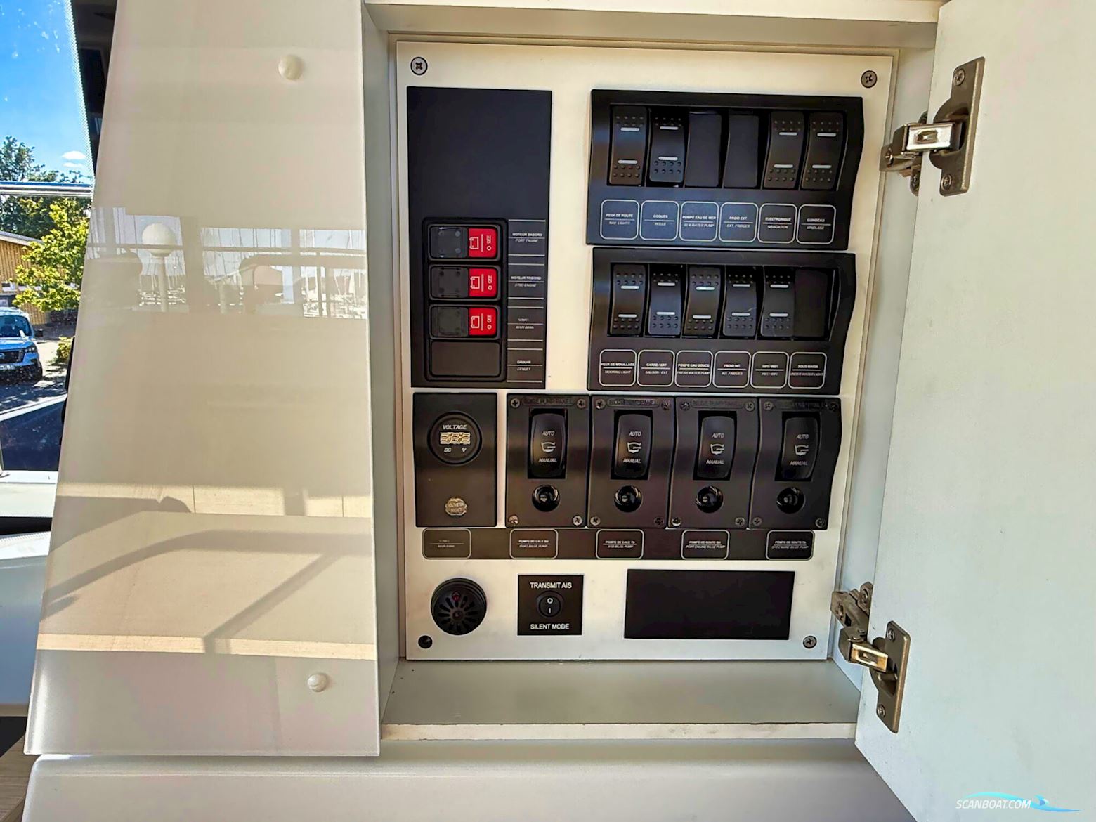 Fountaine Payot Motorcatamaran MY 37