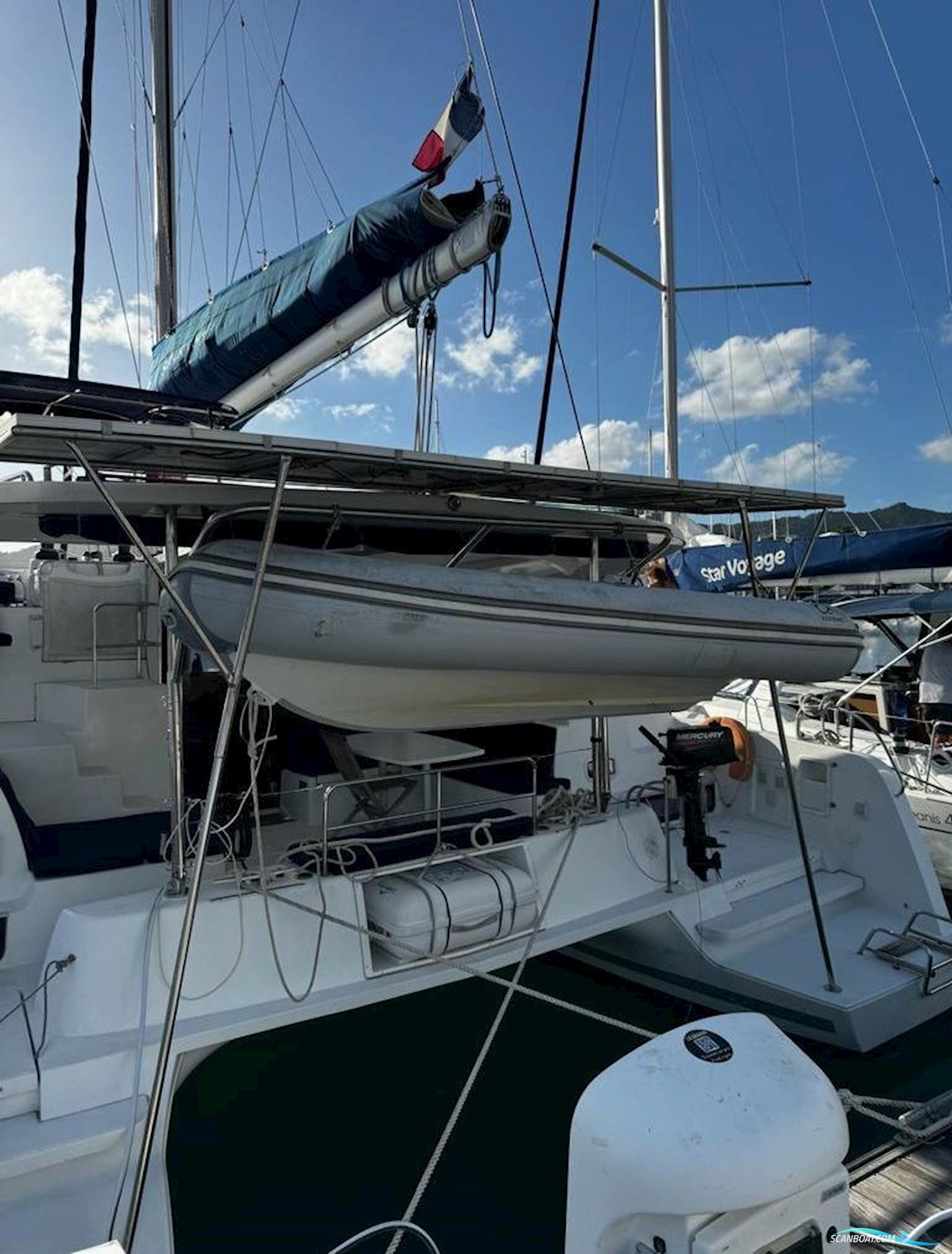 Lagoon 42