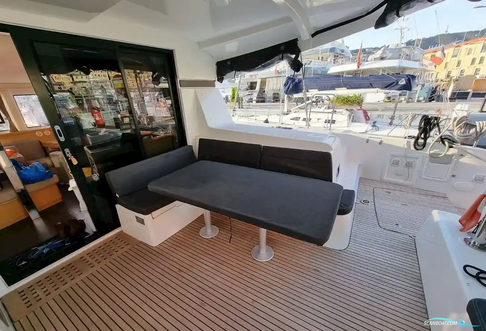 Lagoon 42
