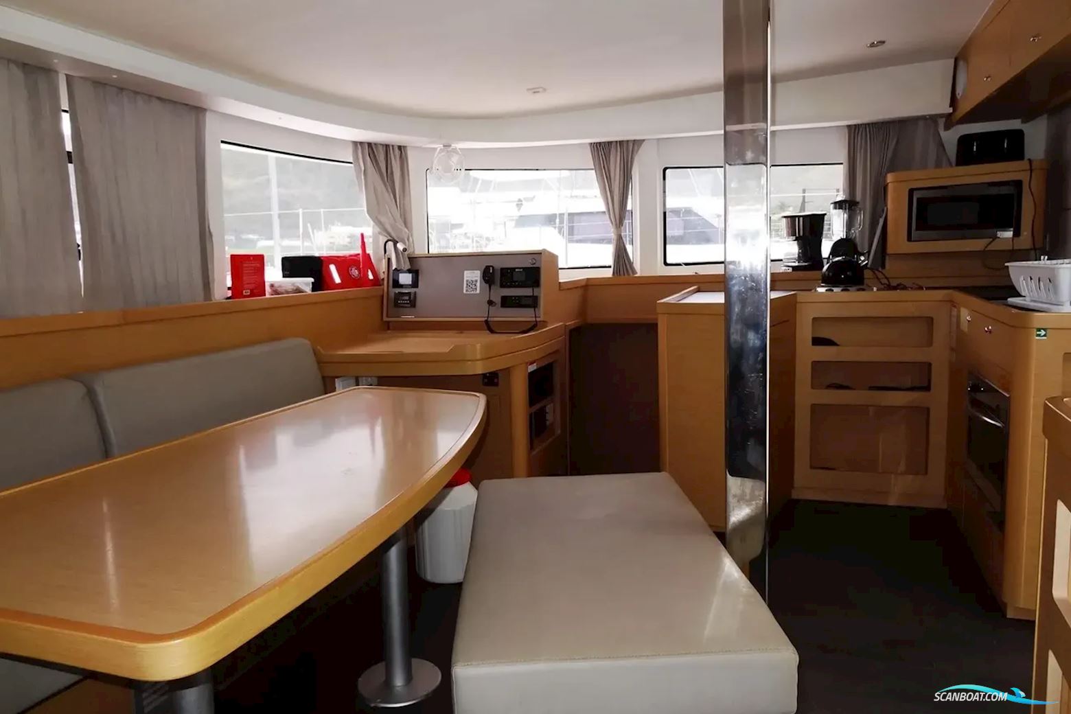 Lagoon 42