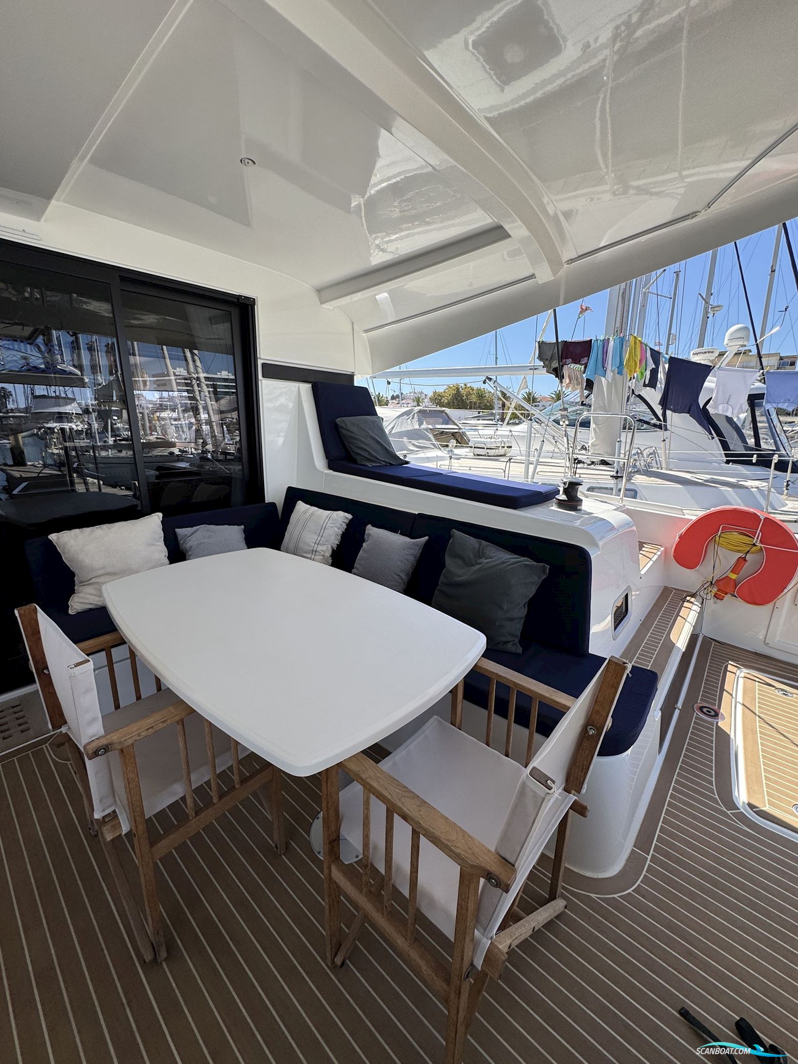 Lagoon 42