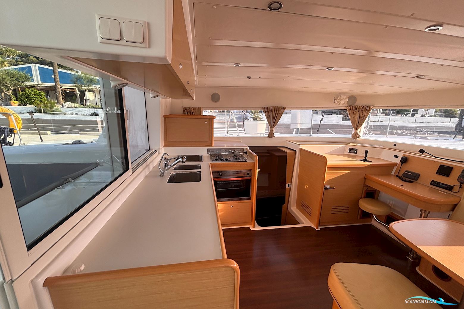 Lagoon 421