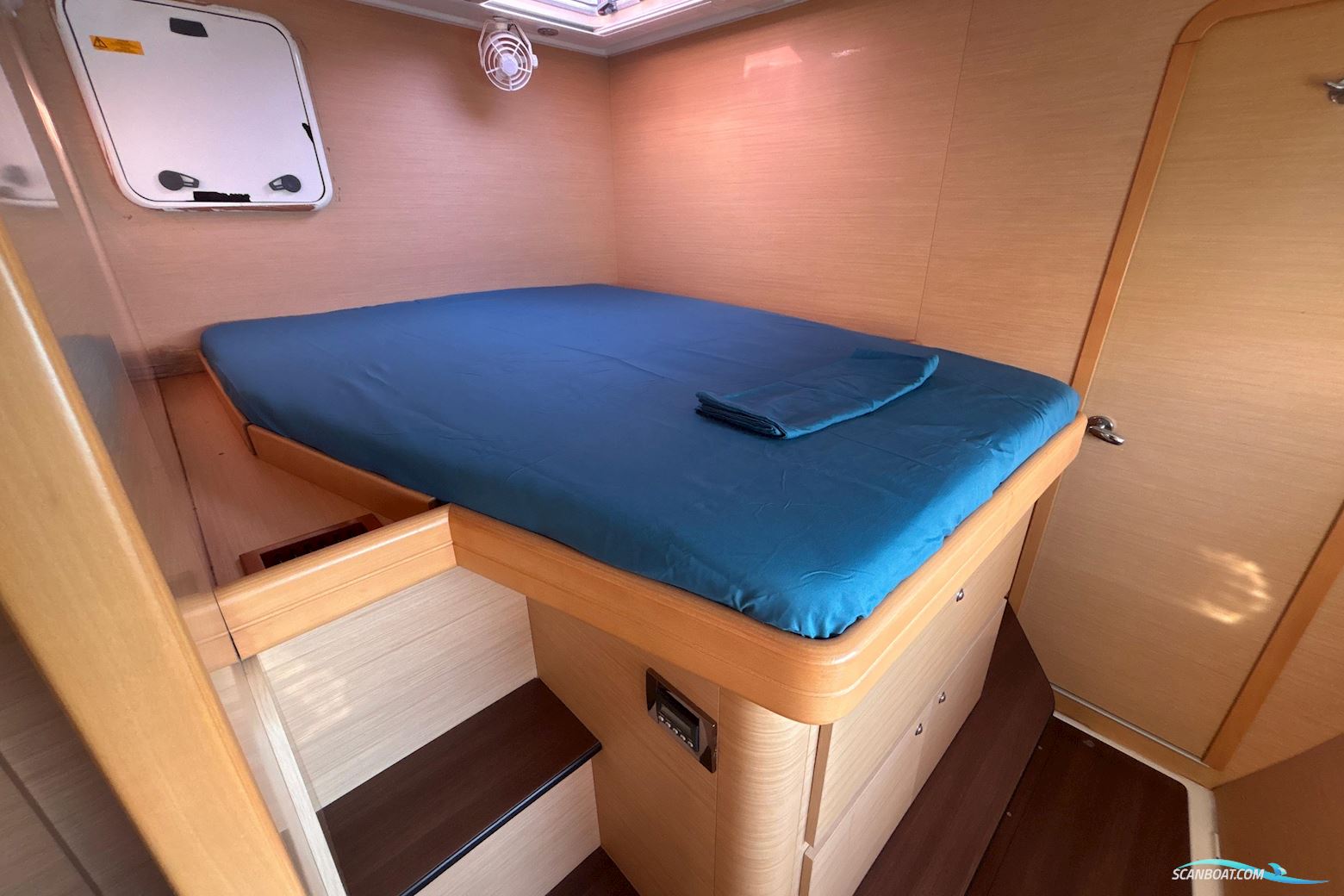 Lagoon 421