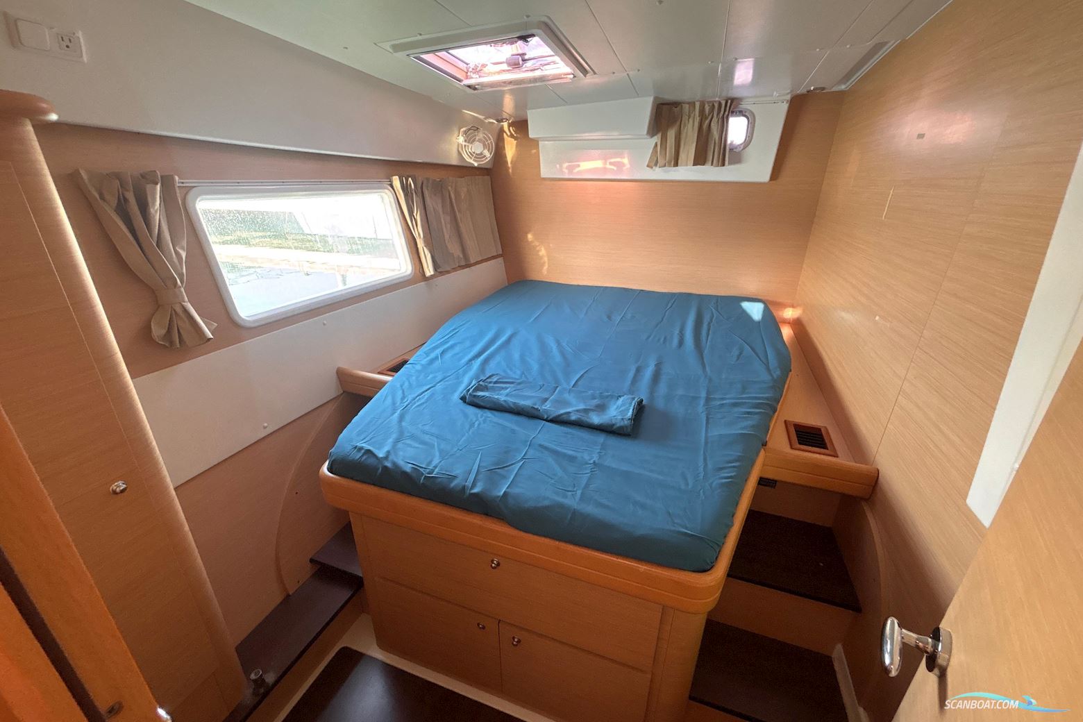 Lagoon 421