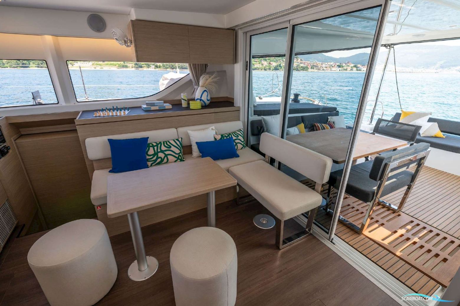 Lagoon 43