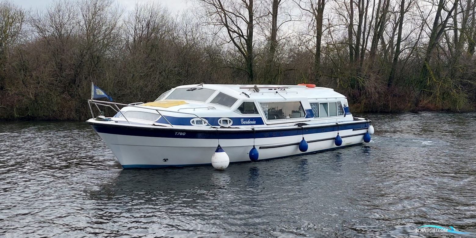 Aquafibre 35 Diamond Motor boat 1993, with Nanni engine, United Kingdom