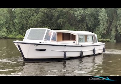 Connoisseur 900 Motor boat 1984, with B.M.C. engine, United Kingdom