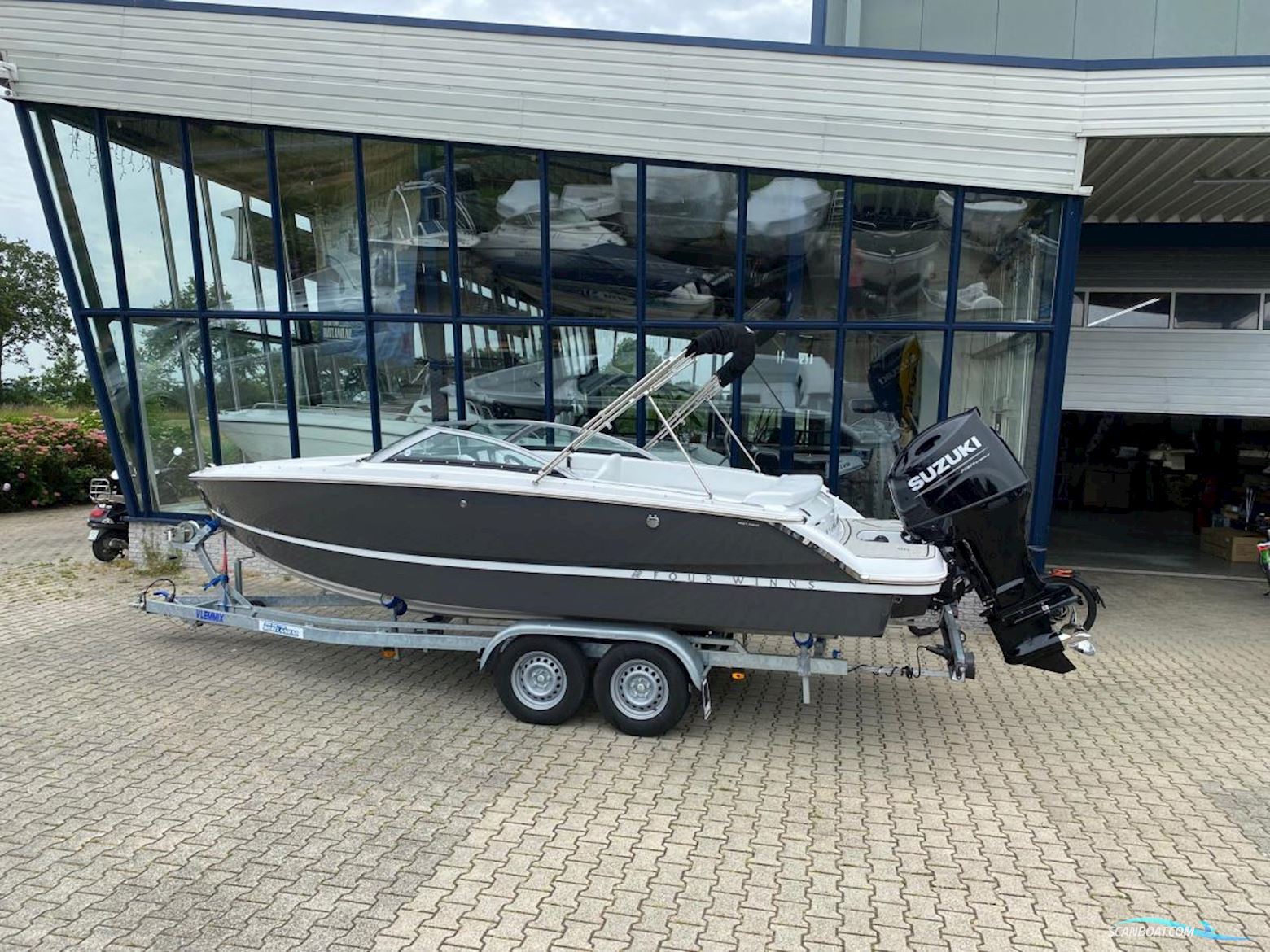 Four Winns H1 Outboard Bowrider Motor boat 2022, with Suzuki DF 200 engine, The Netherlands