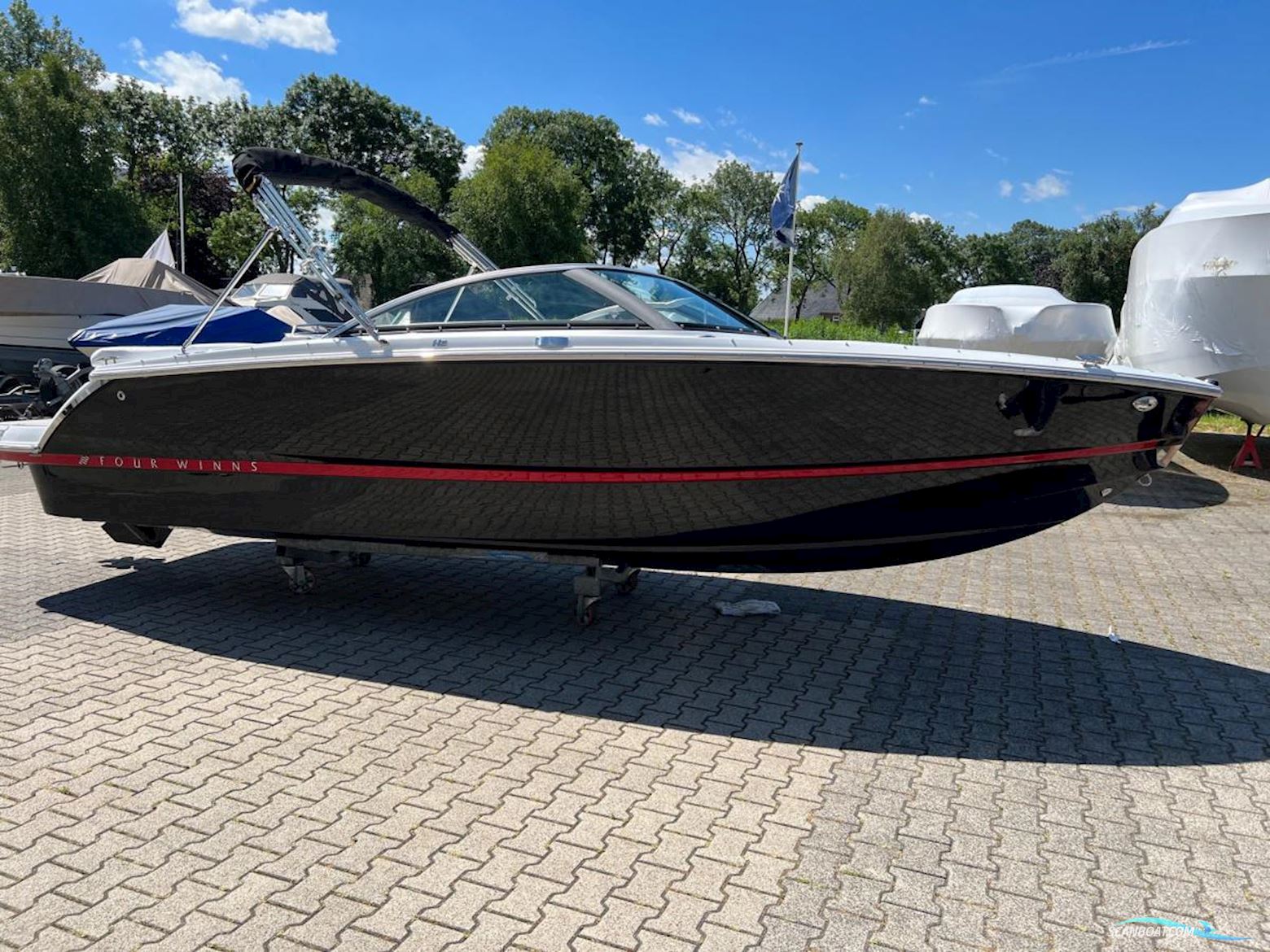 Four Winns H2 Bowrider Inboard Motor boat 2024, with Mercruiser engine, The Netherlands