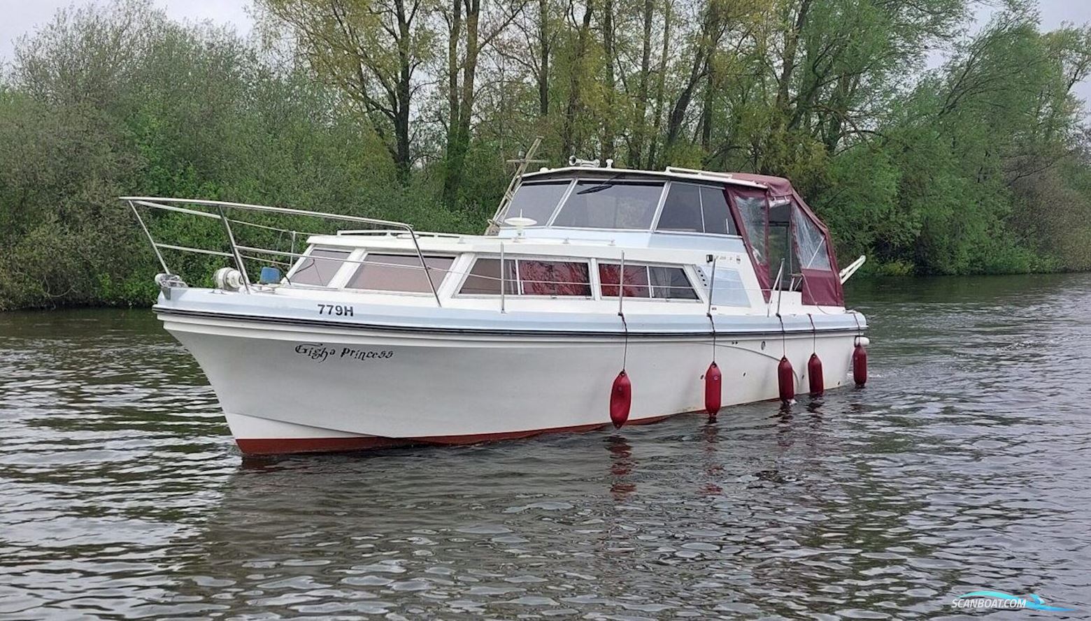 Princess 32 Motor boat 1980, with Volvo engine, United Kingdom