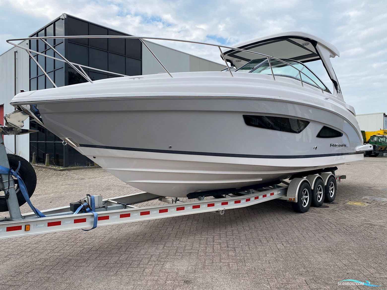 Regal 33 Express Demo Motor boat 2023, with Twin Volvo Penta engine, The Netherlands