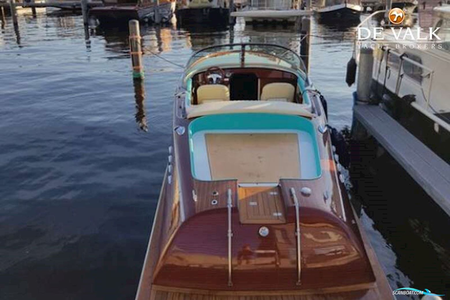 Retro Classic 8.3 Motor boat 2024, with Selectable engine, Germany