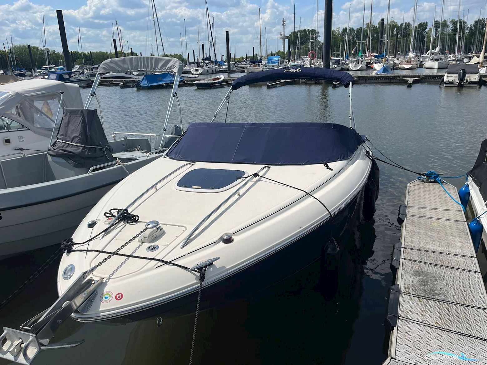 Sea Ray 220 Overnighter Motor boat 2007, with Mercruiser engine, Germany